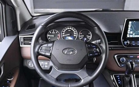 Hyundai Grand Starex Grand Starex I рестайлинг 2, 2018 год, 2 990 000 рублей, 13 фотография