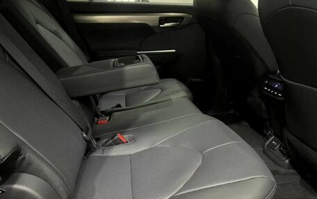 Toyota Highlander, 2025 год, 5 899 000 рублей, 21 фотография