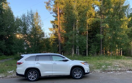 Toyota Highlander III, 2014 год, 3 170 000 рублей, 2 фотография