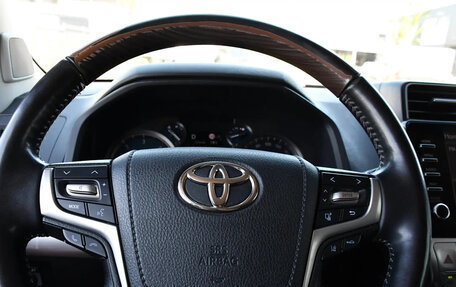 Toyota Land Cruiser Prado 150 рестайлинг 2, 2022 год, 5 615 000 рублей, 8 фотография