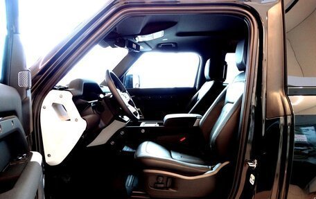 Land Rover Defender II, 2021 год, 6 000 000 рублей, 7 фотография