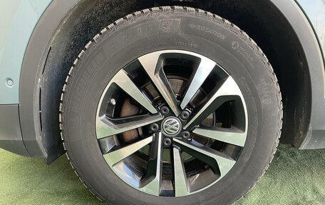 Volkswagen Tiguan II, 2019 год, 2 489 000 рублей, 14 фотография