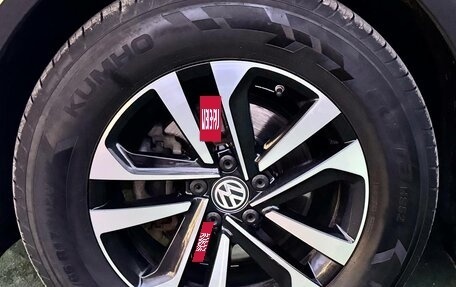 Volkswagen Tiguan II, 2019 год, 1 990 000 рублей, 13 фотография