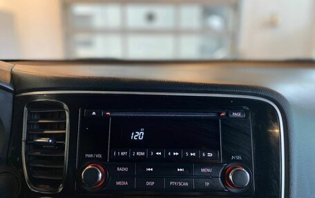 Mitsubishi Outlander III рестайлинг 3, 2012 год, 1 048 000 рублей, 14 фотография