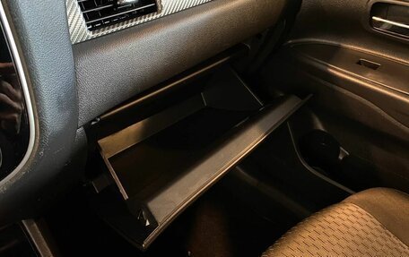 Mitsubishi Outlander III рестайлинг 3, 2012 год, 1 048 000 рублей, 29 фотография