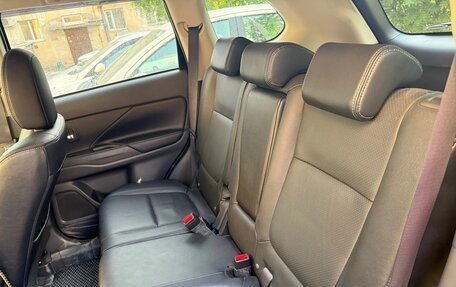 Mitsubishi Outlander III рестайлинг 3, 2013 год, 1 800 000 рублей, 7 фотография