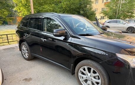 Mitsubishi Outlander III рестайлинг 3, 2013 год, 1 800 000 рублей, 3 фотография