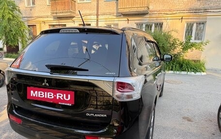 Mitsubishi Outlander III рестайлинг 3, 2013 год, 1 800 000 рублей, 4 фотография