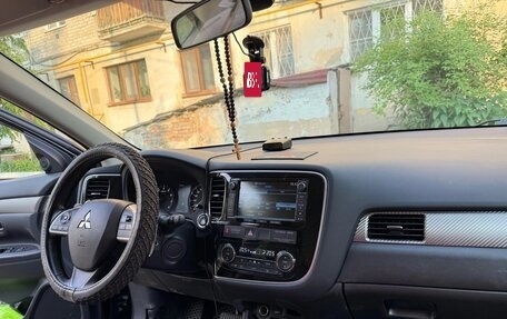 Mitsubishi Outlander III рестайлинг 3, 2013 год, 1 800 000 рублей, 9 фотография
