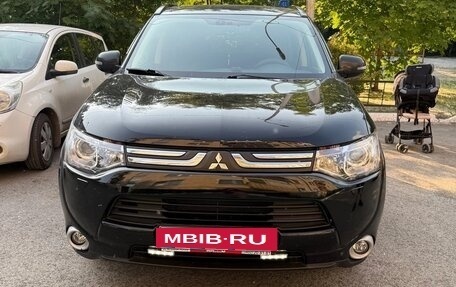 Mitsubishi Outlander III рестайлинг 3, 2013 год, 1 800 000 рублей, 5 фотография