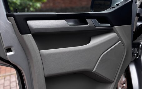 Volkswagen Multivan T6 рестайлинг, 2015 год, 3 050 000 рублей, 12 фотография