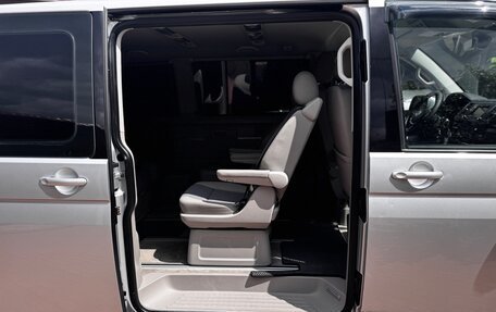 Volkswagen Multivan T6 рестайлинг, 2015 год, 3 050 000 рублей, 17 фотография
