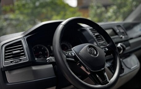 Volkswagen Multivan T6 рестайлинг, 2015 год, 3 050 000 рублей, 22 фотография