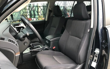 Toyota Land Cruiser Prado 150 рестайлинг 2, 2022 год, 5 775 000 рублей, 8 фотография