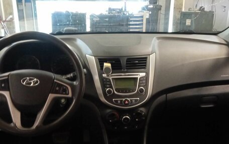 Hyundai Solaris II рестайлинг, 2013 год, 843 000 рублей, 5 фотография