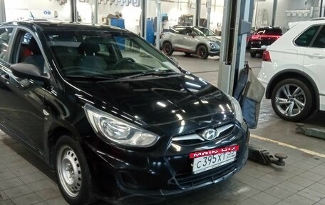 Hyundai Solaris II рестайлинг, 2013 год, 843 000 рублей, 2 фотография