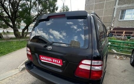 Toyota Land Cruiser 100 рестайлинг 2, 2004 год, 2 115 000 рублей, 6 фотография