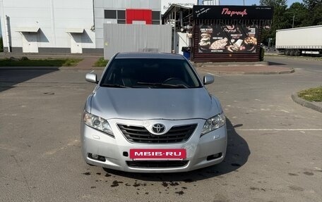 Toyota Camry, 2008 год, 680 000 рублей, 2 фотография
