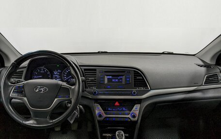 Hyundai Elantra VI рестайлинг, 2017 год, 1 250 000 рублей, 22 фотография