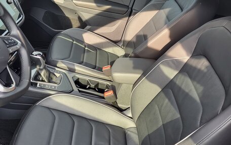Volkswagen Tiguan II, 2021 год, 3 799 000 рублей, 6 фотография