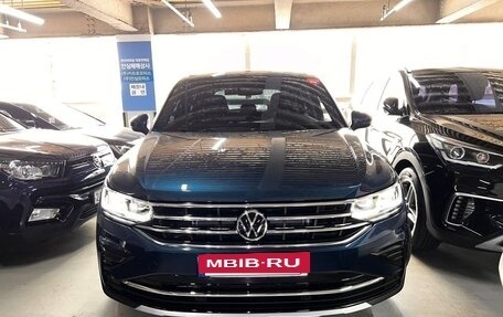 Volkswagen Tiguan II, 2021 год, 3 799 000 рублей, 2 фотография