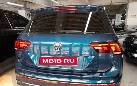 Volkswagen Tiguan II, 2021 год, 3 799 000 рублей, 4 фотография
