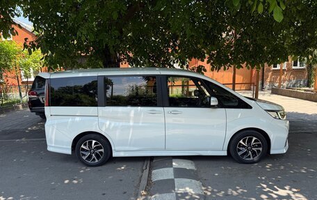 Honda Stepwgn IV, 2019 год, 2 500 000 рублей, 3 фотография