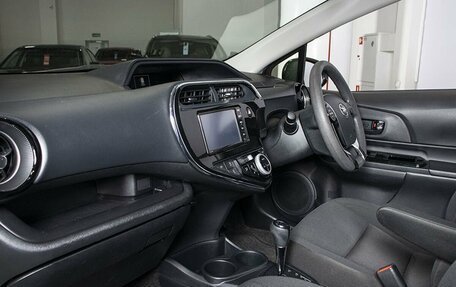 Toyota Aqua I, 2019 год, 1 300 000 рублей, 16 фотография