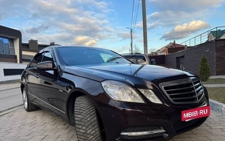 Mercedes-Benz E-Класс, 2011 год, 1 320 000 рублей, 2 фотография