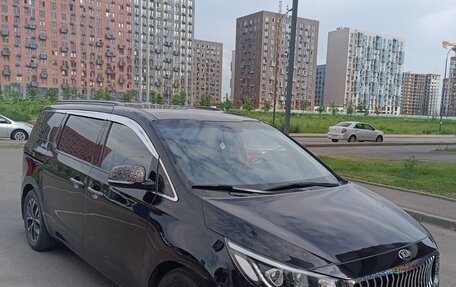 KIA Carnival III, 2020 год, 3 000 000 рублей, 2 фотография