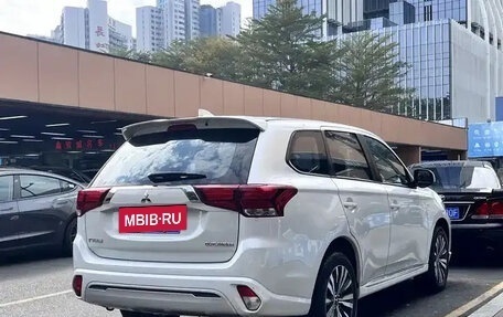 Mitsubishi Outlander III рестайлинг 3, 2021 год, 1 710 000 рублей, 3 фотография