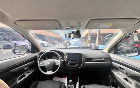Mitsubishi Outlander III рестайлинг 3, 2021 год, 1 710 000 рублей, 5 фотография