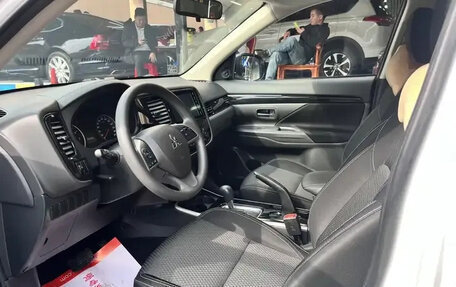 Mitsubishi Outlander III рестайлинг 3, 2021 год, 1 710 000 рублей, 6 фотография