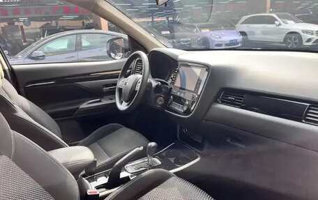 Mitsubishi Outlander III рестайлинг 3, 2021 год, 1 710 000 рублей, 7 фотография