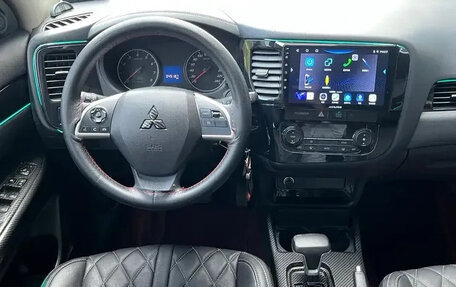 Mitsubishi Outlander III рестайлинг 3, 2021 год, 1 800 000 рублей, 10 фотография