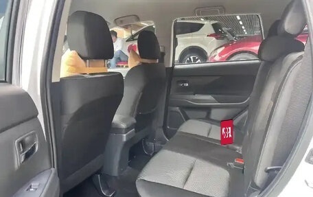 Mitsubishi Outlander III рестайлинг 3, 2021 год, 1 710 000 рублей, 8 фотография