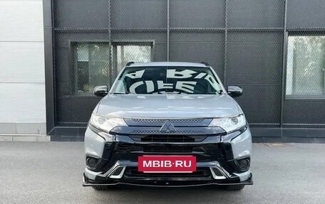 Mitsubishi Outlander III рестайлинг 3, 2021 год, 1 800 000 рублей, 2 фотография