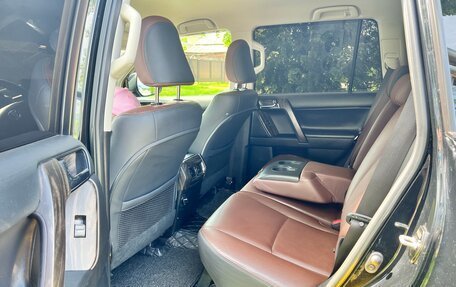 Toyota Land Cruiser Prado 150 рестайлинг 2, 2017 год, 4 260 000 рублей, 8 фотография