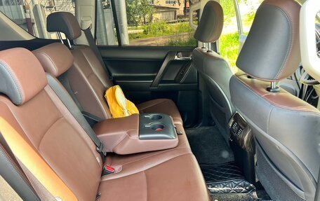 Toyota Land Cruiser Prado 150 рестайлинг 2, 2017 год, 4 260 000 рублей, 9 фотография