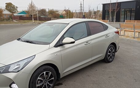Hyundai Solaris II рестайлинг, 2020 год, 2 000 000 рублей, 2 фотография