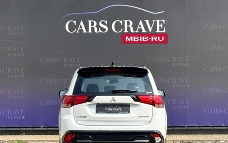 Mitsubishi Outlander III рестайлинг 3, 2022 год, 3 300 000 рублей, 5 фотография