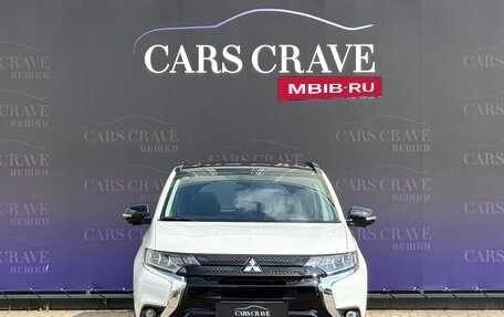 Mitsubishi Outlander III рестайлинг 3, 2022 год, 3 300 000 рублей, 2 фотография
