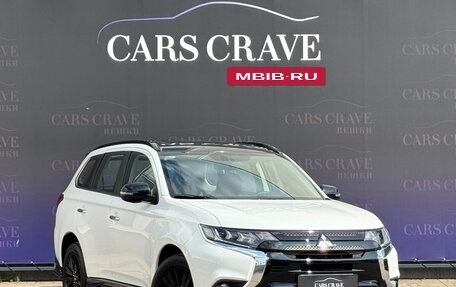 Mitsubishi Outlander III рестайлинг 3, 2022 год, 3 300 000 рублей, 3 фотография
