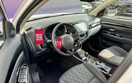 Mitsubishi Outlander III рестайлинг 3, 2022 год, 3 300 000 рублей, 8 фотография
