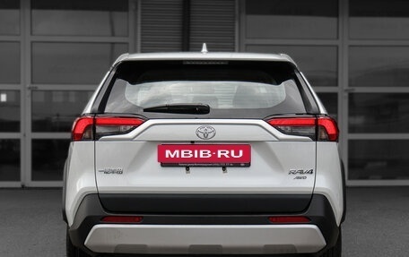 Toyota RAV4, 2024 год, 3 850 000 рублей, 3 фотография