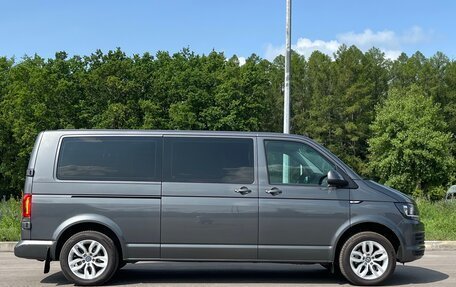 Volkswagen Caravelle T6 рестайлинг, 2017 год, 2 750 000 рублей, 3 фотография