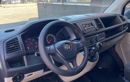 Volkswagen Caravelle T6 рестайлинг, 2017 год, 2 750 000 рублей, 12 фотография