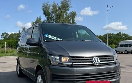 Volkswagen Caravelle T6 рестайлинг, 2017 год, 2 750 000 рублей, 6 фотография