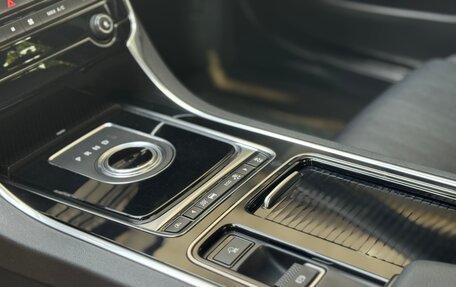 Jaguar XE I рестайлинг, 2015 год, 2 100 000 рублей, 20 фотография