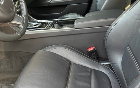 Jaguar XE I рестайлинг, 2015 год, 2 100 000 рублей, 23 фотография